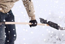 Поступление недорогих снеговых лопат